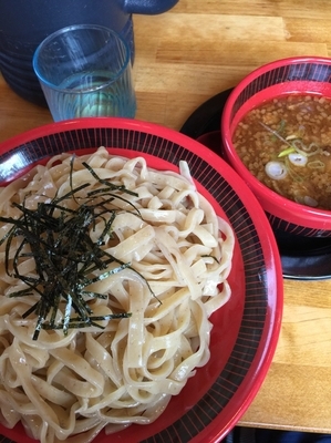 「濃厚とんこつ醤油つけめん➕餃子5個（1個20円✖️5個）」@平打ちつけ麺 結まーるの写真