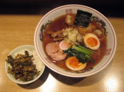 「ワンタン麺720円＋味玉100円＋ランチ高菜ごはん80円」@支那そばや 祥兒郎の写真