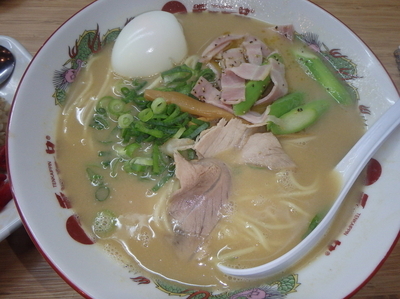 「アスパラベーコンラーメン大盛(890円)唐揚げ定食他」@天下一品 楽々園店の写真