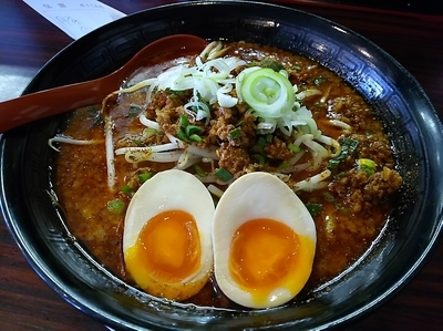 「【限定】スタミナ★ピリ辛★豚骨らあめん　３辛　＋味玉：㋚券」@煮干しらあめん 燕黒の写真