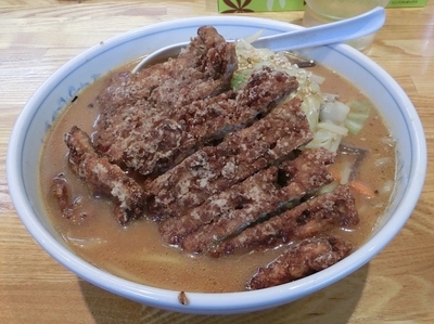 「味噌たんめん+ロース」@麺工房マルオの写真