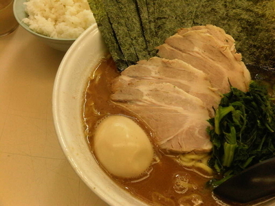 「フル装備大盛(1200円)+大ライス(無料サービス)」@横浜家系ラーメン田中の写真