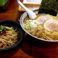 ラーメン 大盛 ¥700 + 野菜¥100
