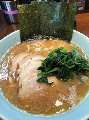 「チャーシュー麺中盛970円硬め濃いめ、キャベチャ120円」@金八家の写真