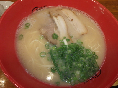 「長浜ラーメン(680円)(バリカタ)、唐揚げ定食(+350円」@長浜ラーメン博多屋 三次店の写真