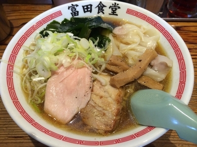 「ワンタンそば（850円）」@松戸中華そば 富田食堂の写真