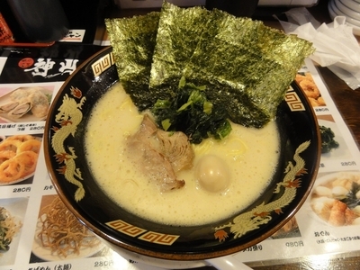 「濃厚とんこつ塩ラーメン（細麺）」@横濱家系ラーメン 神山 加美東店の写真