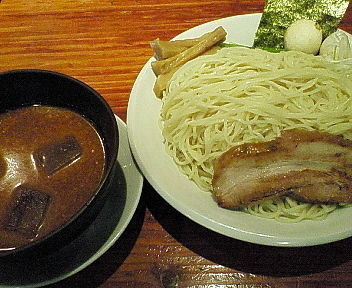 「(夏季限定)辛い冷たいスープのつけ麺 750円」@麺や 来味の写真