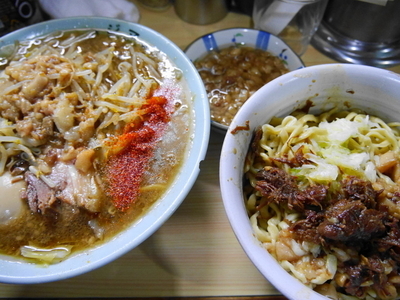 「富士丸ラーメン＋白多め＋脂＋ファーストロットサービス玉子」@ラーメン富士丸 明治通り都電梶原店の写真