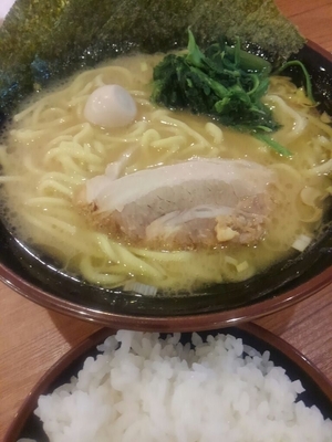 「醤油ラーメン　680円＋ライス無料」@横浜家系ラーメン 大森家の写真