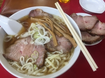 「チャーシュー麺 餃子3個  トッピングチャーシュー」@一品香 駅南店の写真