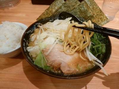 「豚骨キャベもや（醤油）820円+ライス食べ放題」@ラーメン春樹 イトーヨーカドー三郷店の写真