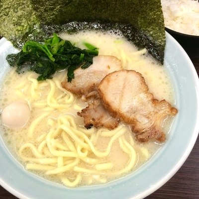 「塩ラーメン680円ライスバー無料」@横浜家系ラーメン お茶の水 魂心家の写真