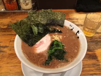 「らーめん 700円」@横浜家系 麺屋はやぶさの写真