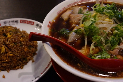 「特大新福チャーシュー麺+焼きめし（中）」@新福菜館 秋葉原店の写真