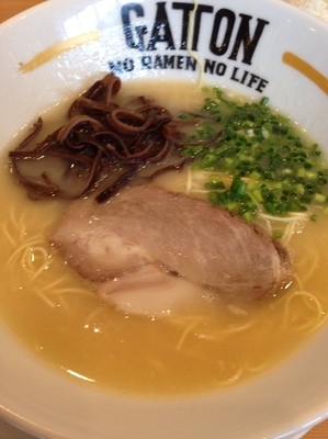 「白ラーメン＋半ライス＋替え玉」@九州釜焚きとんこつ がッとん 淵野辺店の写真