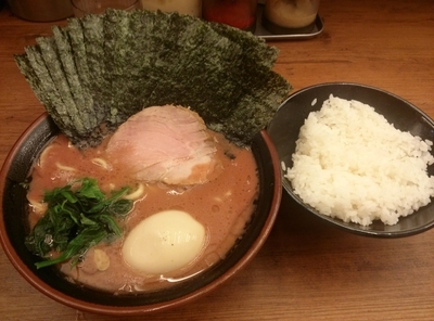 「海苔味玉ラーメン+サービスライス+サービス海苔」@横浜家系らーめん 武道家 吉祥寺店の写真