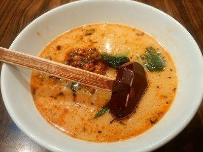 「本日のランチ②(ほたてと野菜四川風丼＋担々麺)980円」@上海華龍 ヤマダ電機LABI1高崎店の写真