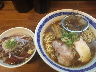 「らーめん+ランチかつおタタキ丼（700+280円）」@らーめん かつお拳の写真