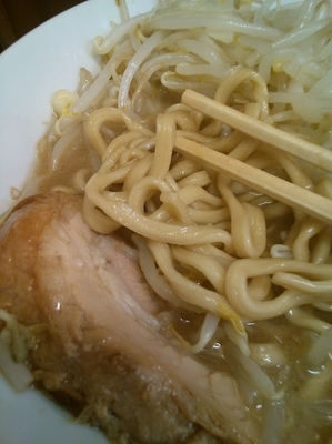 「ラーメン麺半分ニンニク」@自家製ラーメン 大者の写真