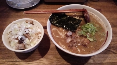 「煮干しらーめん中盛+豚飯」@吉田製麺店の写真