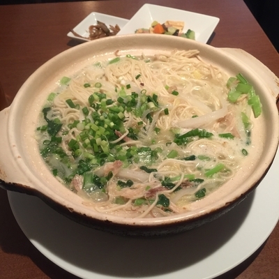 「鶏と葱の土鍋煮込み麺（￥850）」@同源楼の写真
