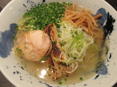 「鶏そば（塩）　「750円」」@鶏そば 雫一 大袋店の写真