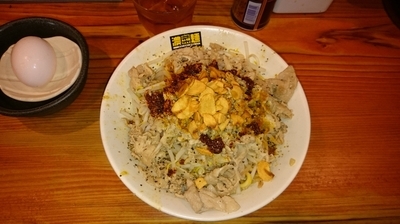 「スパイシーカレー背脂まぜそば」@濃菜麺 井の庄の写真