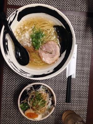 「白醤油ラーメン＋ネギライス」@麺や 匠海の写真