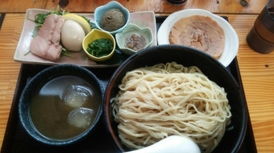 「冷やし煮干しつけそば濃い目 大盛＋ 大判焼豚 \1200」@中華そば よしかわの写真