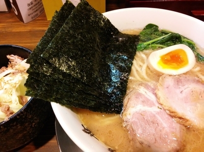 「五葉ラーメン+キャベチャー」@らーめん五葉 川越店の写真
