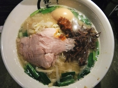 「【限定】たっぴらーめん味玉入り（900円）」@らーめん愉悦処 鏡花の写真