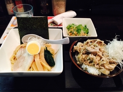 「油そば+ネギ豚丼+サラダ ランチセット760円」@びったれ屋の写真