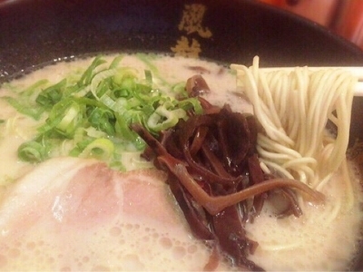 「とんこつラーメン(550円)」@博多風龍 蒲田店の写真