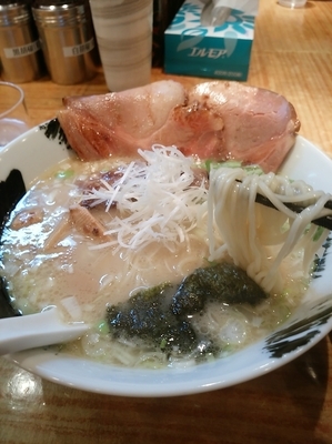 「肉増し鶏白湯らーめん900円（ハーフ＆ハーフ）」@麺屋 けくぅの写真