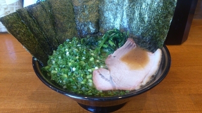 「ラーメン(麺硬め･味濃いめ)+海苔･万能ねぎ」@末廣家の写真
