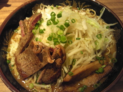 「カレーらーめん（大）、牛ステーキ」@ラーメン燈郎の写真