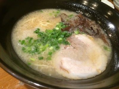「豚骨らーめん」@博多ラーメン居酒屋 よかろうもんの写真