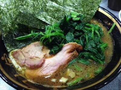 「ラーメン ＋ ほうれん草 ＋ 豆腐 ＋ ほぐしチャーシュー」@家系総本山 ラーメン吉村家の写真