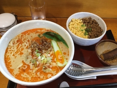 「担々麺(780円)➕そぼろ丼(300円)  1080円」@担々麺専門 發巳の写真