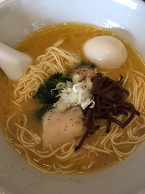 「博多水炊きラーメン（大盛り）＋味玉」@麺屋すみすの写真