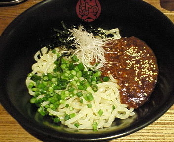 「ジャージャー油そば　７５０円」@油ソバ専門店 山ト天 東京スクエアガーデン店の写真