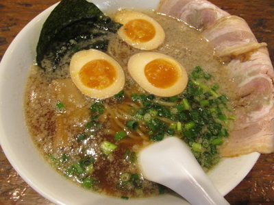 「ごとくらゥ~めん+半熟味玉 「650円+110円」」@とろこくチャーシュー ごとく 久喜店の写真