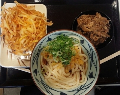 「肉盛りうどん（大）690円」@丸亀製麺 イオンモール山形南店の写真