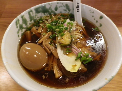 「らーめん正油＋味玉」@ロ麺ズの写真