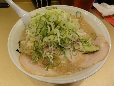「しょうゆラーメン750円　中盛50円　メンマ　ネギマシ」@超ごってり麺 ごっつ 秋葉原店の写真