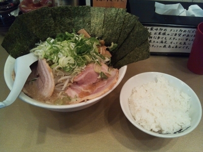 「しょうゆラーメン+のり+半ライス」@超ごってり麺 ごっつ 秋葉原店の写真