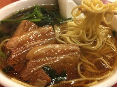 「豚ばらそば(800円)」@海員閣の写真