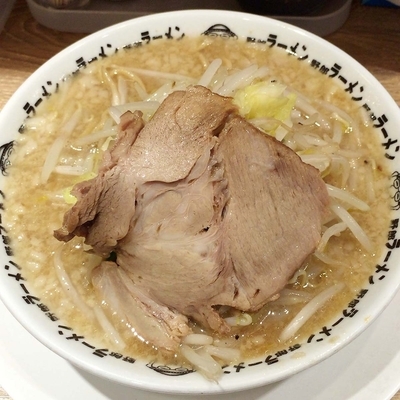 「野郎ラーメン（極太　ヤワ　アブラ）730円」@野郎ラーメン 新橋駅前店の写真