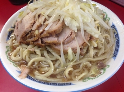 「小ラーメン豚入り（野菜増し）：600円」@ラーメン二郎 目黒店の写真